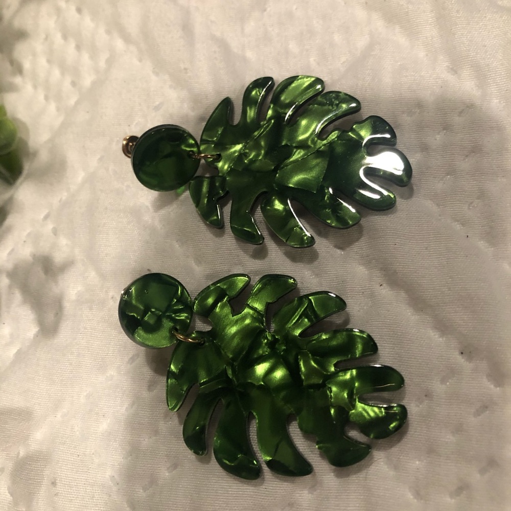 Green floral leaves earrings